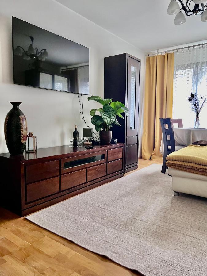 Yellow Apartment Airport Galeria Mokotow Netflix Warschau Exterior foto
