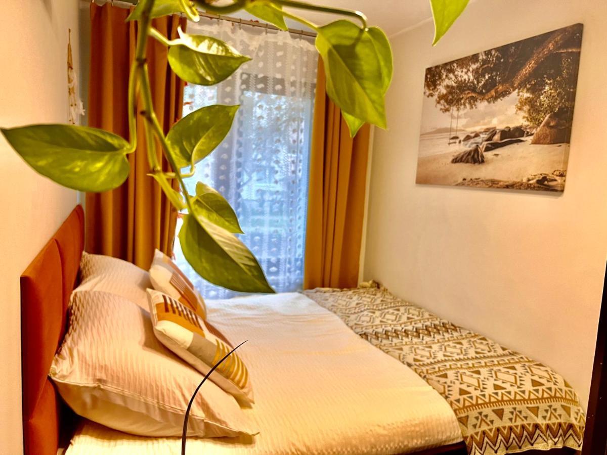 Yellow Apartment Airport Galeria Mokotow Netflix Warschau Exterior foto